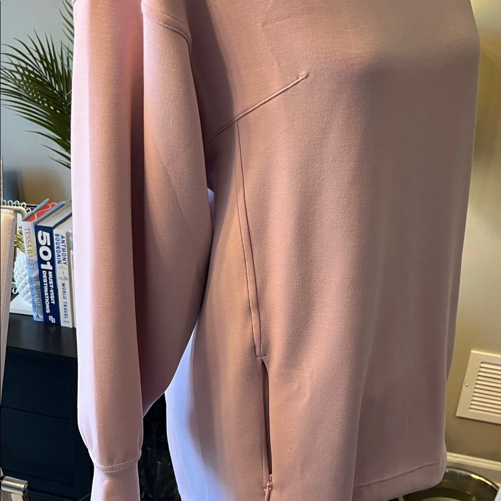 Women's Lululemon Pink Turtleneck. Super soft! - Picture 4 of 4